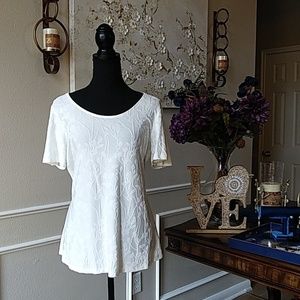 NWT Off White Texture Cold Shoulder Top By Rose + Olive. Size M